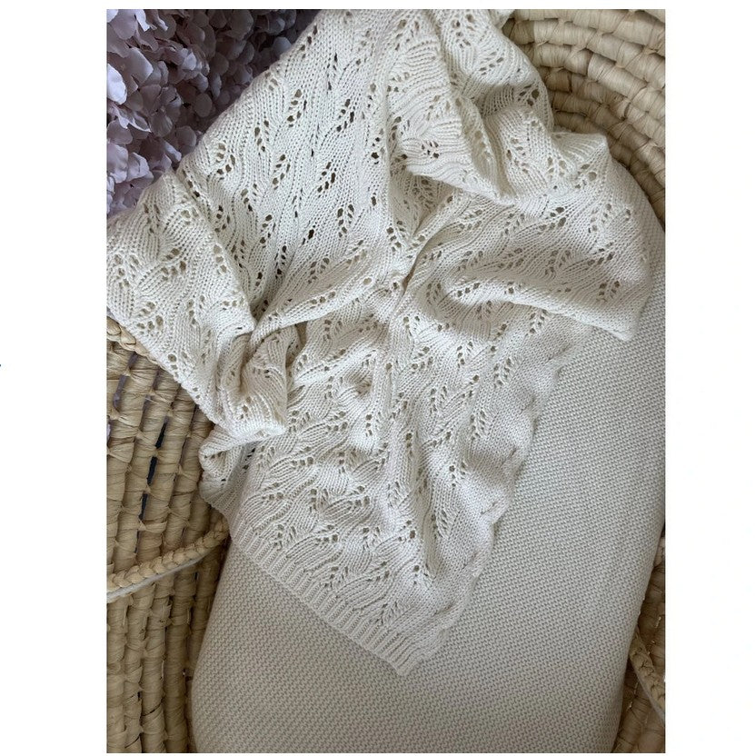 Durchbrochene Decke Romance Cremig